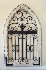 lot 36 image: Distressed Farmhouse Style Decorative Wall Hanging