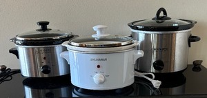 lot 71 image: Three Slow Cookers by Sylvania, Living Solutions and Crock Pot