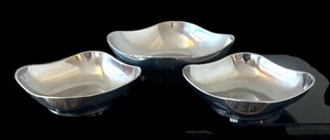 lot 106 image: Three Wilton Serving Bowls