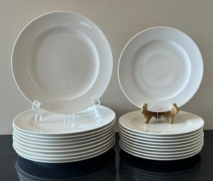 lot 110 image: White Villeroy & Boch Dinner Plates