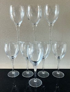 lot 131 image: Eight Wine Glasses