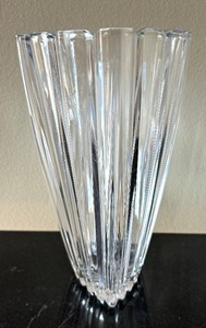 lot 133 image: Classy Crystal Vase