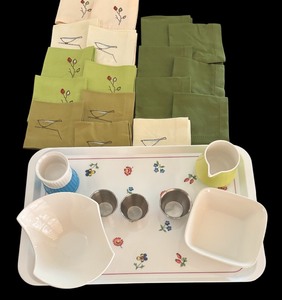 lot 184 image: Spring Decor including Villeroy and Boch Floral Tray and More