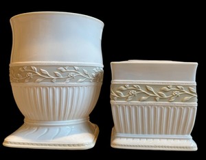 lot 95 image: Willow Brook Wastebasket and Kleenex Cover