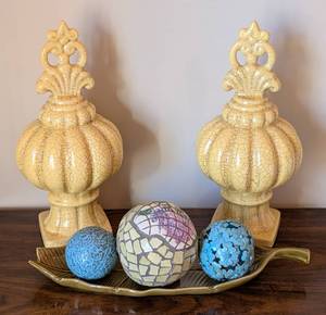 lot 142 image: Ceramic and Metal Home Decor
