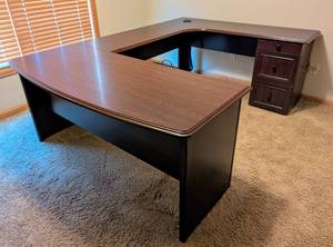 lot 148 image: U-Shaped Wood Executive Office Desk