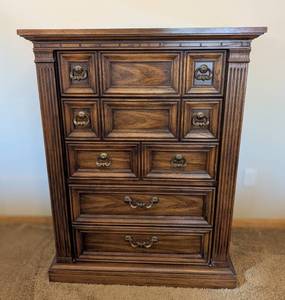 lot 16 image: Vintage Burlington House Wood Dresser