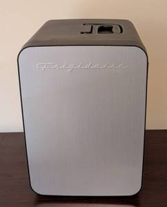 lot 160 image: Frigidaire 1015 Can Retro Mini Fridge