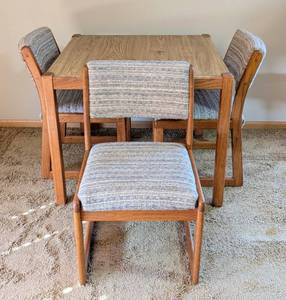 lot 168 image: Vintage Cal-Style Dining Table