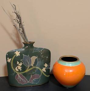 lot 170 image: Pair of Toyo by Jill Rosenwald Ceramic Vases