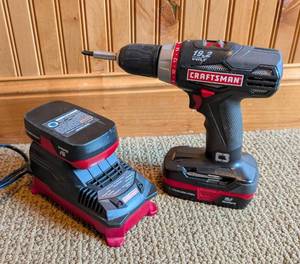 lot 276 image: Craftsman 19.2 Volt Drill with Extra Battery