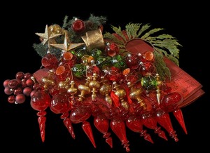 lot 212 image: Beautiful Christmas Decor including a Red Decorative Tree Skirt