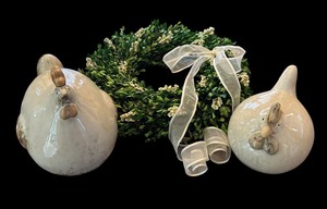 lot 211 image: Beautiful Decorative Wreath and Decorative Ceramic Rooster Figurines