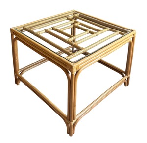 lot 46 image: Beautiful Vintage Light Brown Rattan Accent Table with Glass Top
