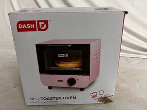 lot 2 image: Dash Mini Toaster Oven