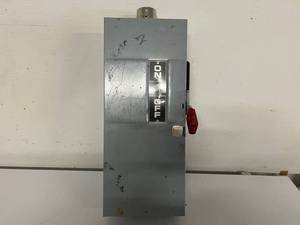 lot 67 image: GE Heavy Duty Safety Switch