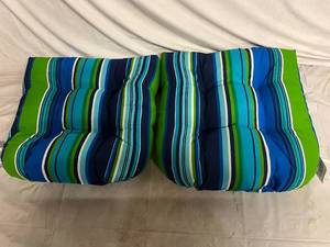 lot 14 image: Pillow Perfect Bright Floral IndoorOutdoor Chair Seat Cushion with Ties Squared Corner