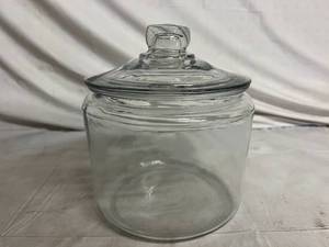 lot 28 image: Anchor Hocking Heritage Hill 3 Quart Glass Jar with Lid