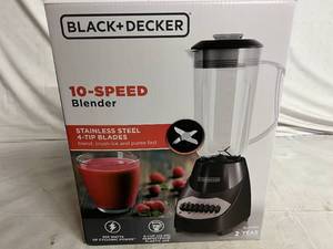 lot 29 image: Black and Decker 10-Speed Blender