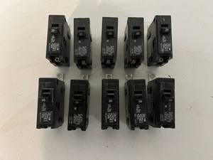 lot 93 image: Siemens 20AMP Bolt On Circuit Breakers 1Pole  120240 VAC B120