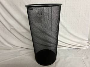 lot 37 image: Mind Reader Office Waste Bin - Black