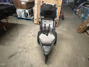 lot 128 image: Baby Trend Jogging Stroller