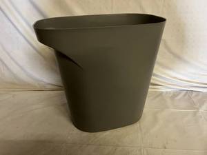 lot 57 image: IRIS USA 6 Gallon  24 Quart Trash Can