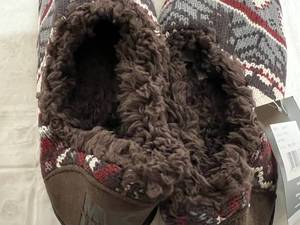 lot 158 image: Pair of Brown Muk Luks Slippers - Size Medium