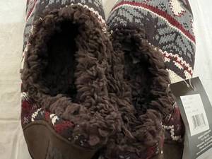 lot 159 image: Pair of Brown Muk Luks Slippers - Size Medium