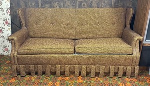 lot 10 image: Vintage Sofa Sleeper  Couch