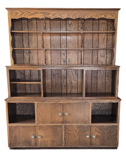 lot 5 image: Vintage Oak Display Cabinet