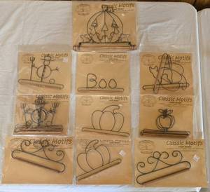 lot 70 image: Classic Motifs Craft Holder Collection