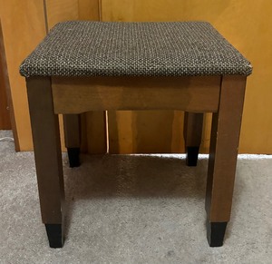 lot 108 image: Petite Vintage Wooden Padded Bench
