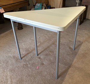 lot 109 image: Adjustable Corner Crafting Table