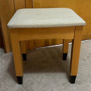 lot 141A image: Petite Vintage Bench