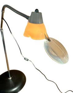 lot 128 image: Big Eye Vintage Magnifying Glass Crafting Lamp