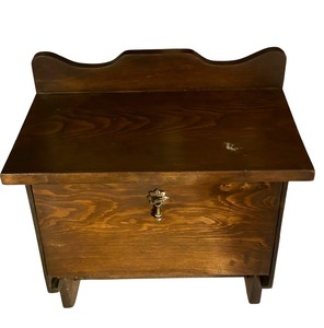 lot 120 image: Petite Vintage Wooden Wall Hanging Shelf
