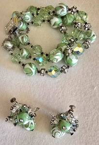 lot 204 image: Vintage Bracelet & Clip Earring Set