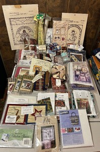 lot 378 image: Prepackaged Sewing  Quilting Kits and More