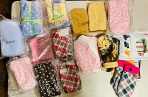 lot 374 image: Fun Precut Fleece Mittens with Pattern