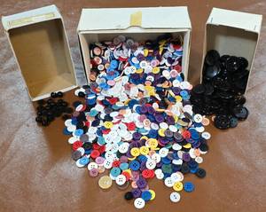 lot 366 image: Buttons, Buttons, Buttons