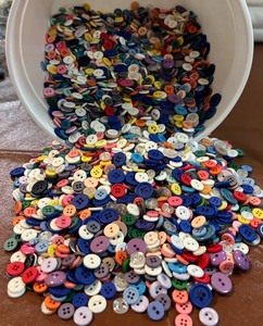 lot 405 image: Huge Bucket of Amazing Buttons in Pink, Blue, White, Orange and More