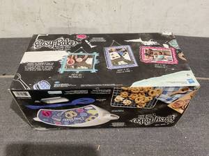 lot 143 image: Easy-Bake Ultimate Electric Oven Playset, Kids Toys for Ages 8 up