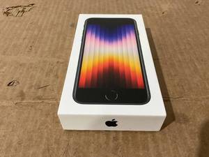 lot 14 image: Apple iPhone SE3, 64GB