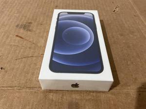 lot 17 image: Apple iPhone 12 64GB, MMPT3LLA