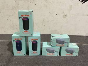lot 207 image: LOT OF 6 Groove Onn Speakers
