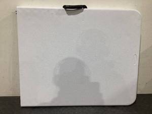 lot 655 image: 6 Centerfold Table