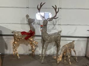 lot 457 image: Deer Family, Set of 3