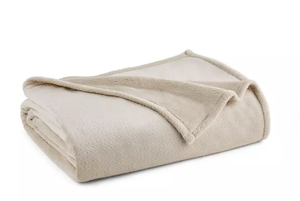 lot 205 image: Members Mark Herringbone Velvet Plush Blanket