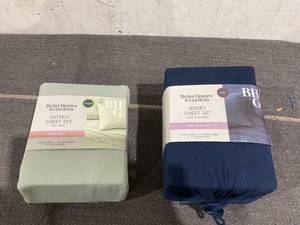 lot 222 image: LOT OF 2 Better Homes & Gardens Sheet Set